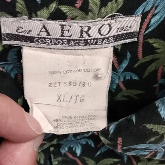 Hooters Vintage Hawaiian Button down shirt Aero Corporate Wear Palm Tree… - Picture 3 of 5